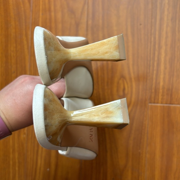 Zara Off White Leather Pointed Toe Lucite Kitten Heel Shoes - Picture 4 of 6